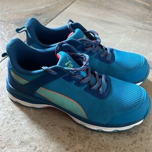 Men’s PUMA sneakers in 9.5 | Steel Toe, Slip & Oil Resistant